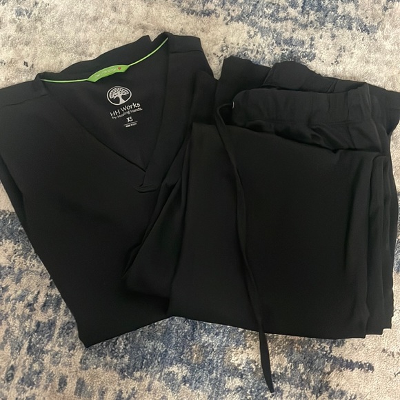 HH Works scrubs - Picture 1 of 5